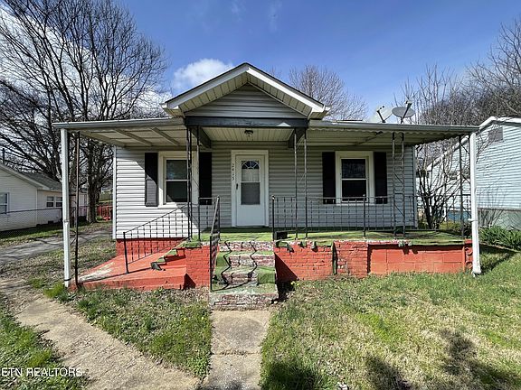 3rd image of 2415 Hoitt Ave