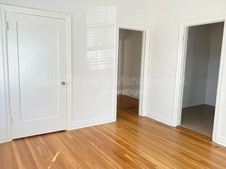 1157 N Maryland Ave #2 — Photo 3