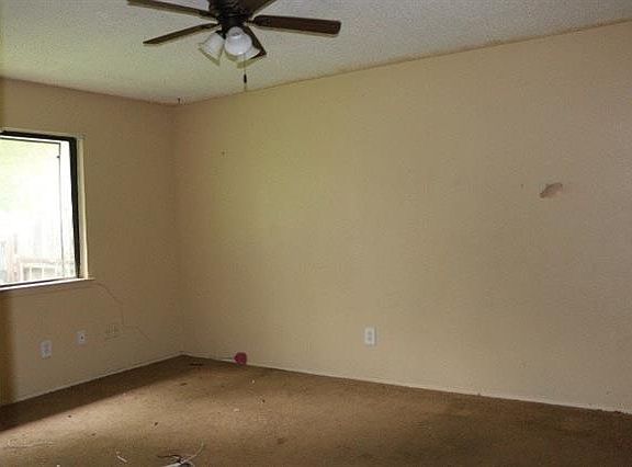 4th image of 1909 Townesouth Cir