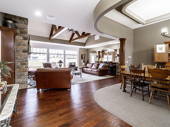 3rd image of 15720 Winterberry Ct