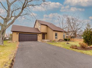 4266 Greenbriar Ct, Gurnee, IL 60031