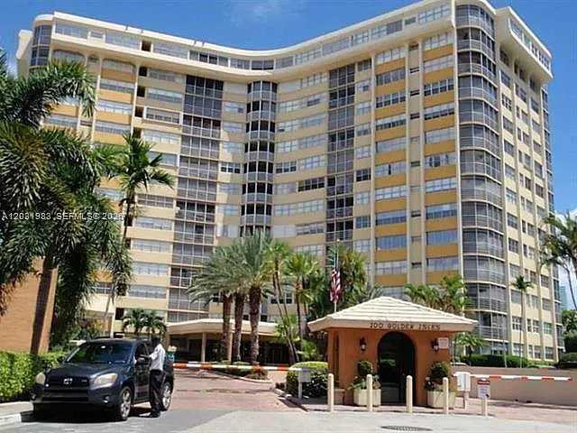 100 Golden Isles Dr #Penthouse 7 — Photo 43