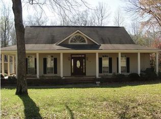 1069 Arrowhead Dr, Prattville, AL 36067