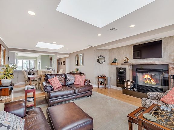 5th image of 227 Fox Hill Dr #227