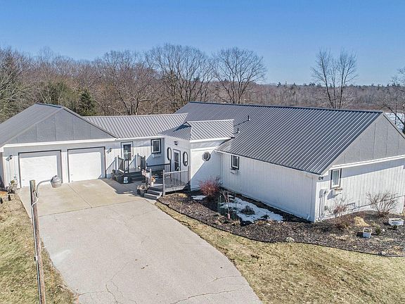 2nd image of 2562 N Lakeshore Dr