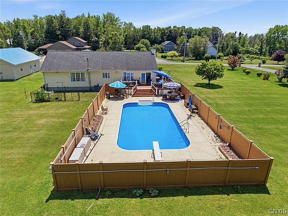 5th image of 18 Regan Dr