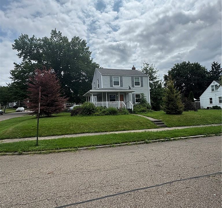 2nd image of 1685 Redwood Ave