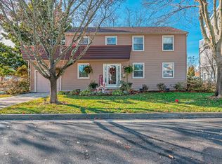 1 Exeter Ct, Margate, NJ 08402