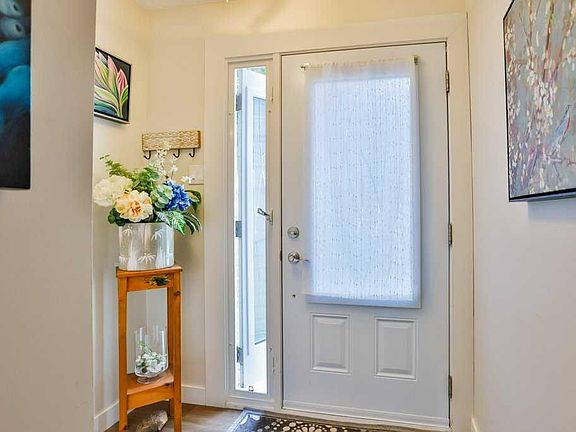 4th image of 29 Brock Pl W #8