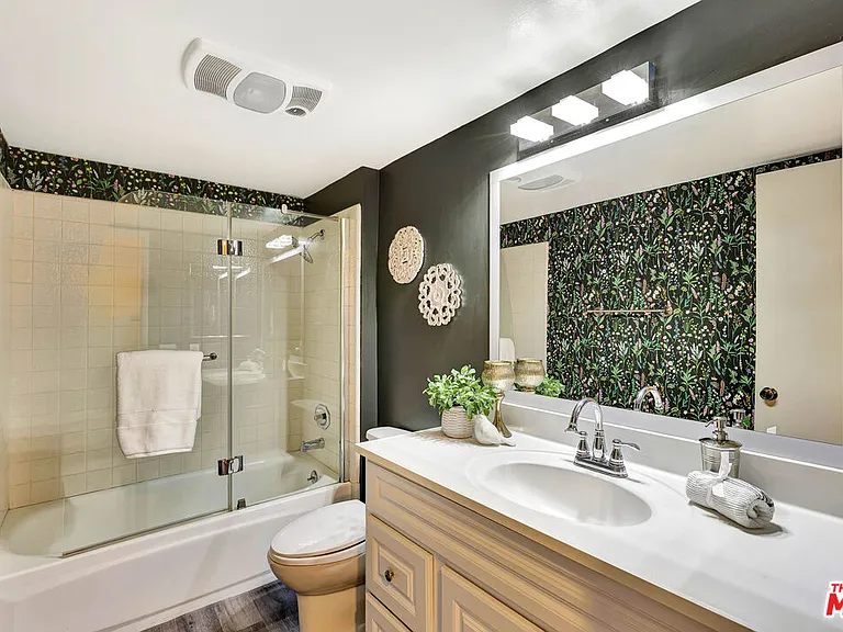1900 Vine St #103 — Photo 15