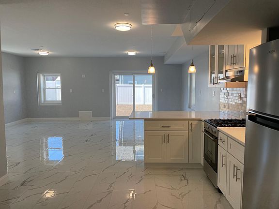 4th image of 700 Monroe Blvd