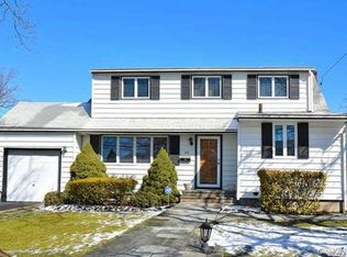 106 North Dr, Massapequa, NY 11758