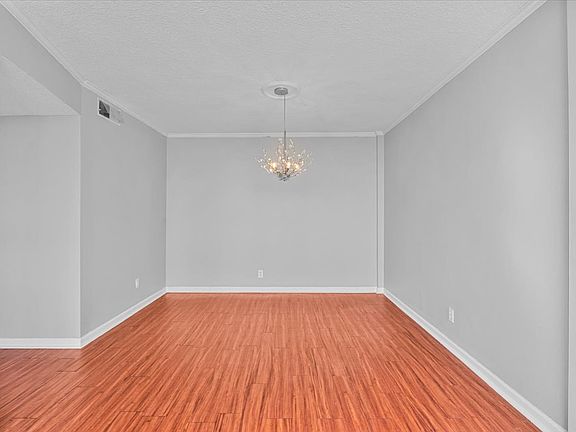 4th image of 1101 N Elm St Unit 806