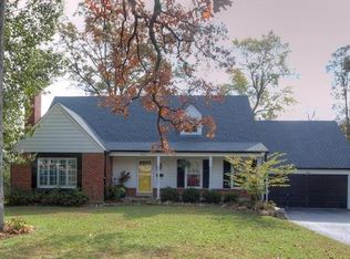 906 Woodleigh Ct, Saint Louis, MO 63122