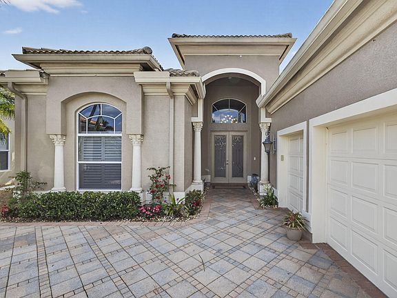 3rd image of 10842 Greenbriar Villa Drive