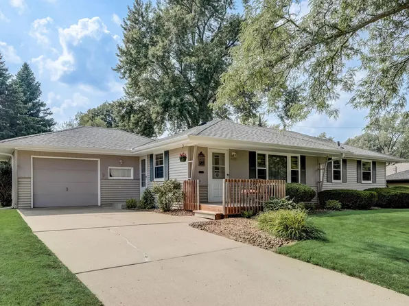 8806 Chowen Ave S, Bloomington, MN 55431