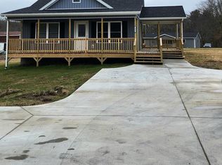 2052 Flat Top Rd, Cool Ridge, WV 25825