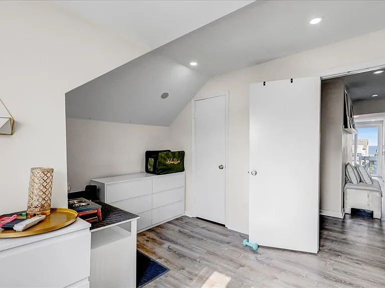 606 Beach Ave #3 — Photo 19