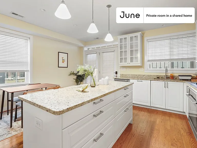 1845 Burke St SE #A — Photo 12