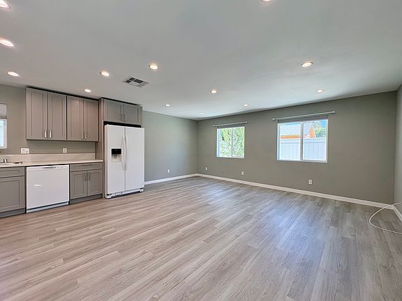 5th image of 18649 Eccles St