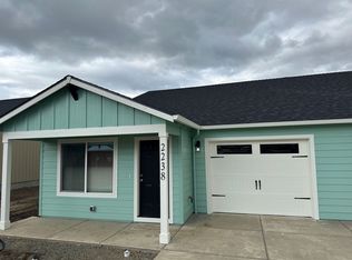 2236 & 2238 Lozier Ct, Medford, OR