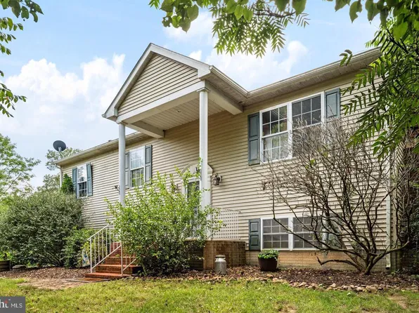 159&116 Deer Hollow Ln, Bentonville, VA 22610