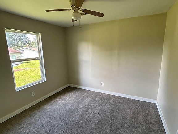 5th image of 600 NW Westvale Cir APT A