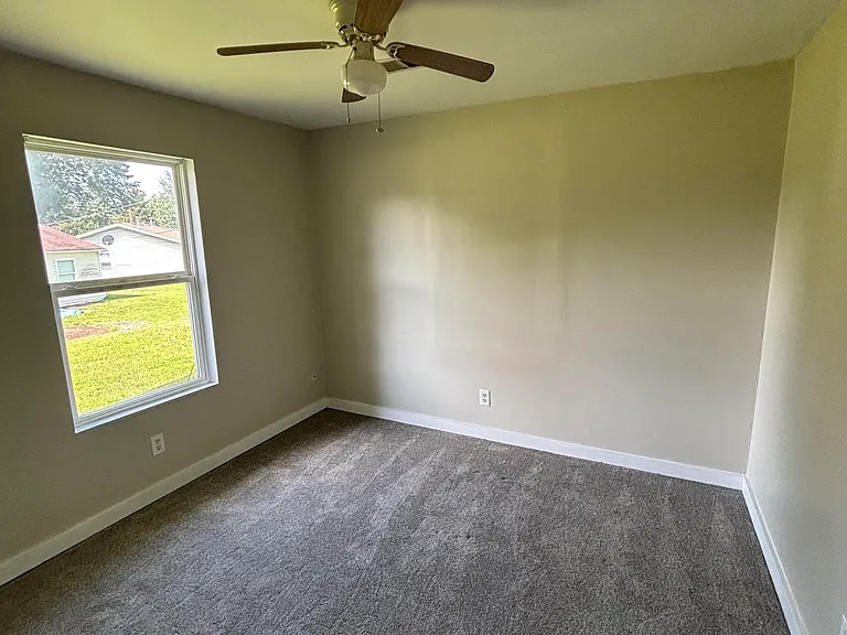 600 NW Westvale Cir #A — Photo 5