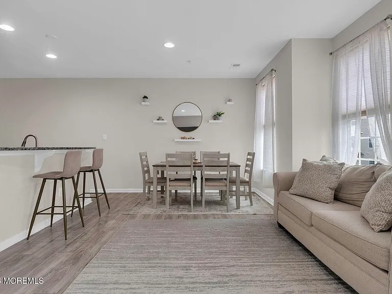 14 Kyle Dr — Photo 4