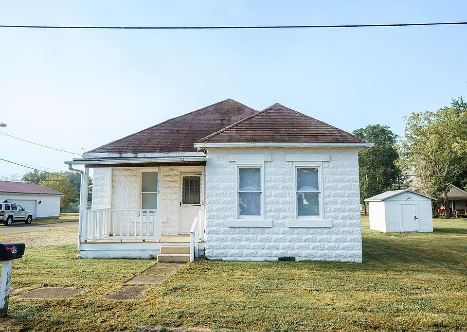 1st image of 119 1st St