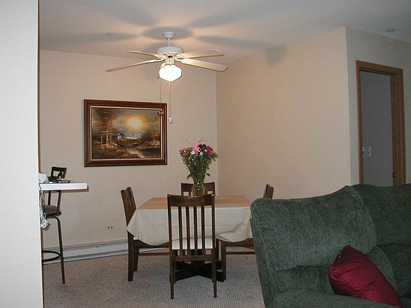 Dining room and breakfast bar