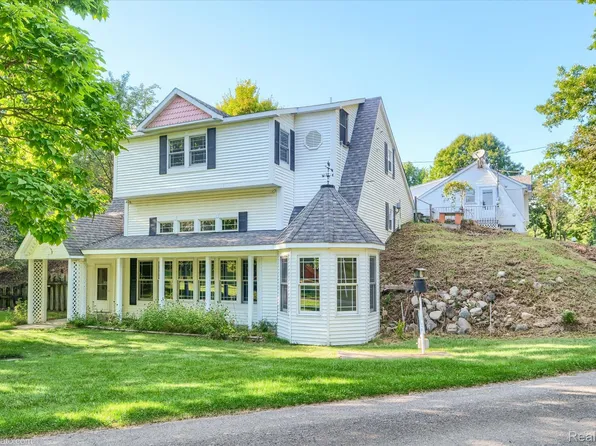5279 Metamora Rd, Metamora, MI 48455