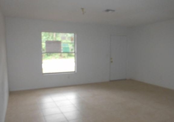 2nd image of 1118 SE Proctor Lane