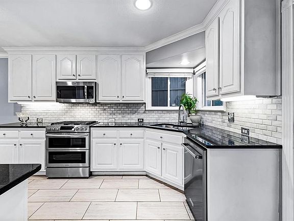 3rd image of 6853 La Vista Dr