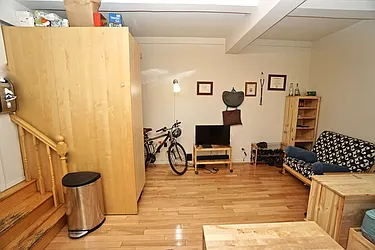 Rented by Bizzarro Agency