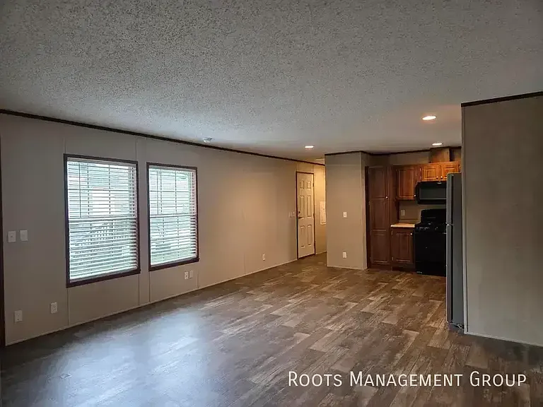 405 Carriage Lane Est #405 — Photo 2