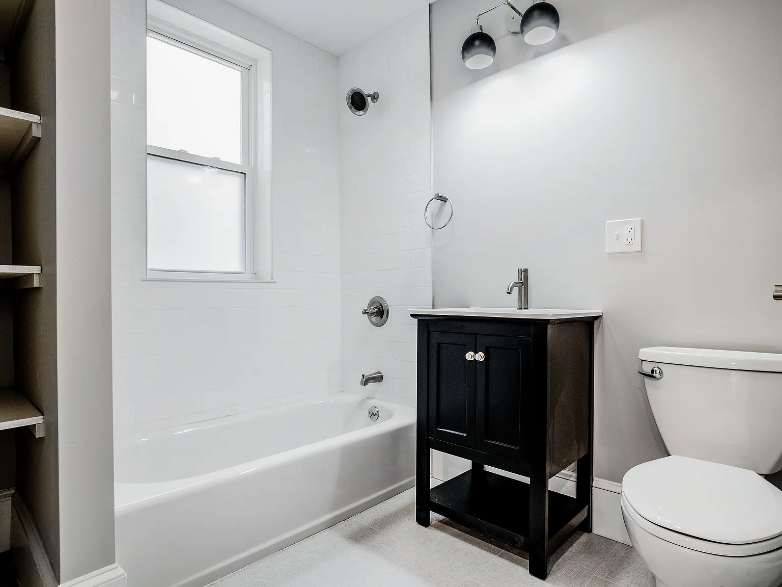 4 bed, 1325 sqft, $5,950 — Photo 4