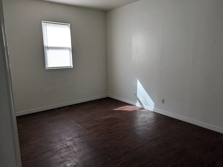 109 S 8th St — Photo 20