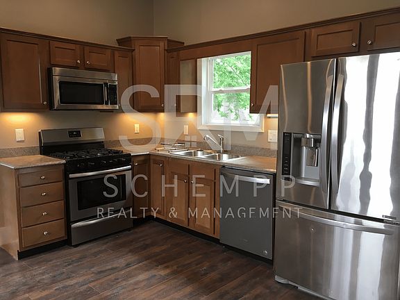 3rd image of 631 E Chestnut St #B