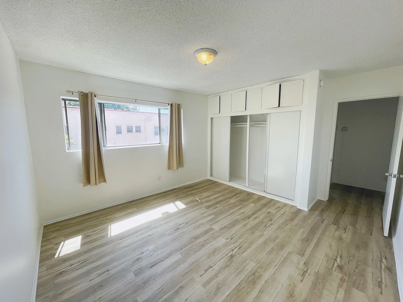 1 bed, 500 sqft, $1,900 — Photo 2