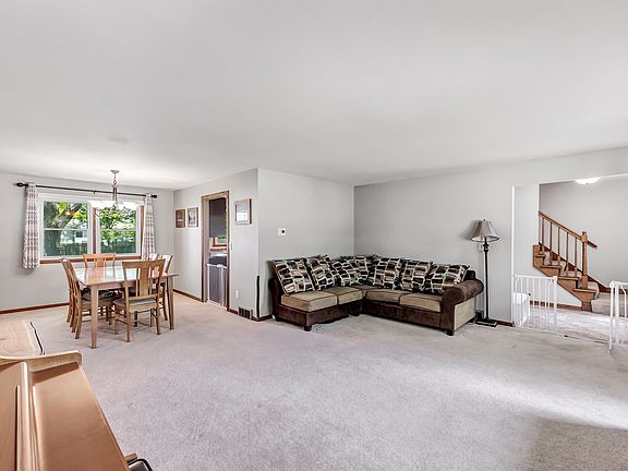 4th image of 1128 Deerfield Ave