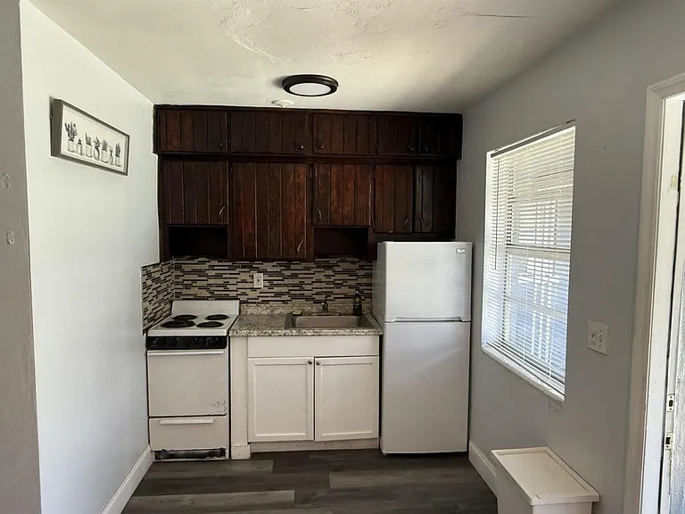 131 E 27th St #5 — Photo 4