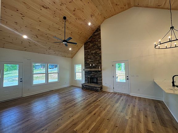 3rd image of 9 Nottaway Ln