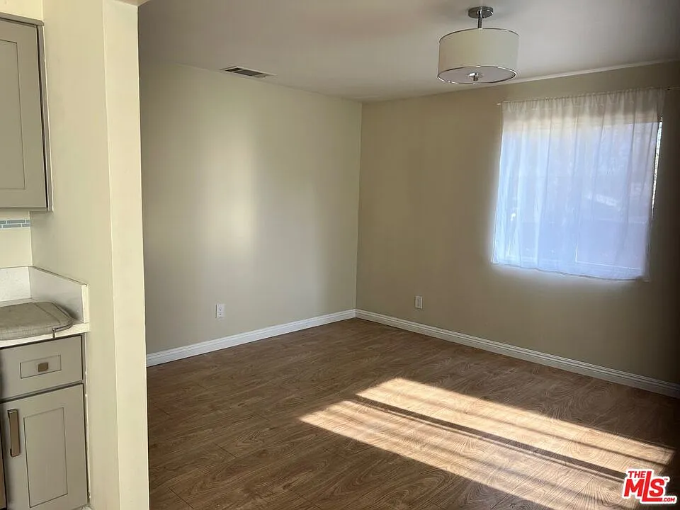 3 bed, 2.0 bath, 1100 sqft, $3,490 — Photo 3