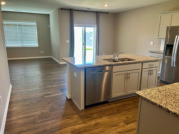 3rd image of 1438 Renoir Ct