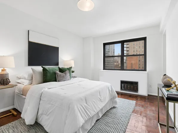 305 East 72nd Street image 6 of 8