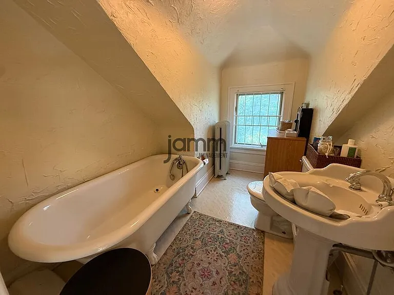 2425 Demington Dr — Photo 13