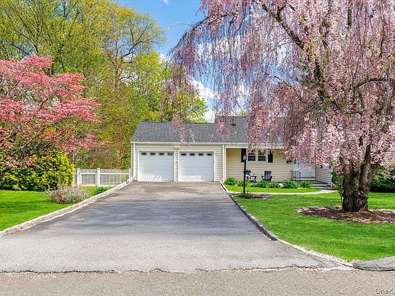2nd image of 17 Rock Ridge Drive