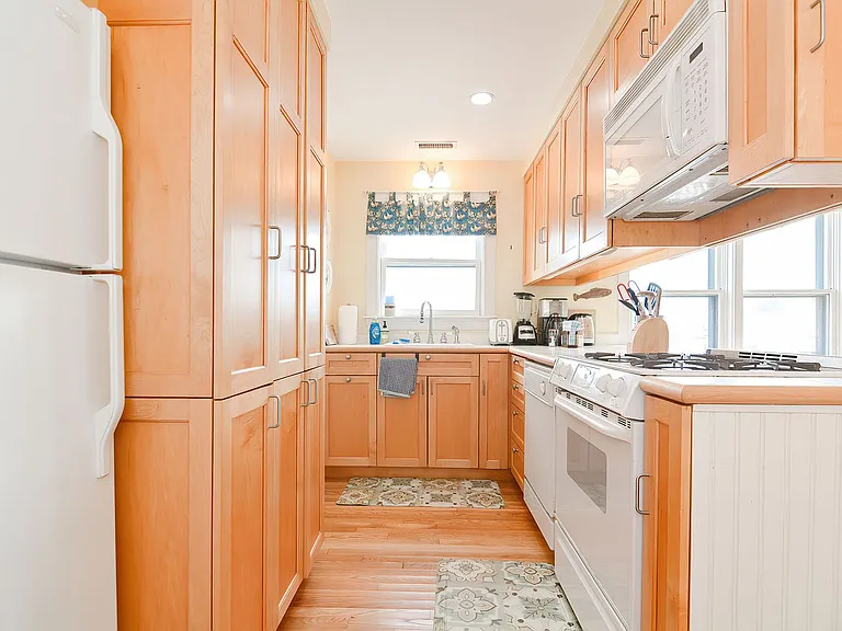 37 Rocky Neck Ave #A — Photo 46