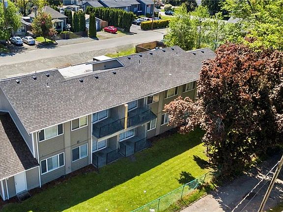 2nd image of 245 15th St SE #3